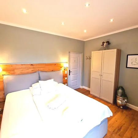 Gutshaus * كنيتلفيلد