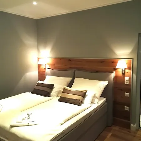 Gutshaus * كنيتلفيلد